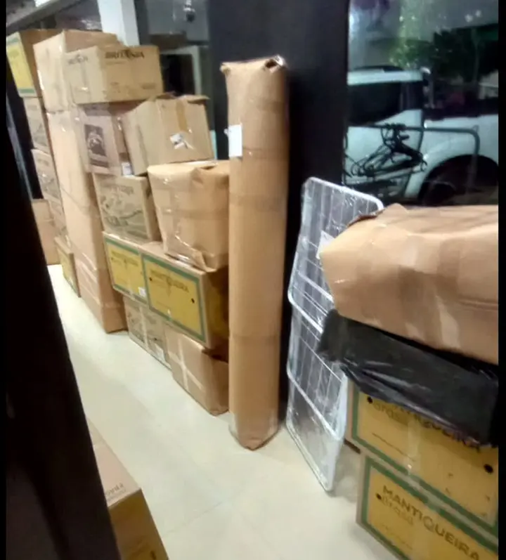 Embalagem cuidadosa de eletrodomésticos para mudança residencial
